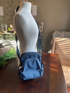 Travelon Anti-Theft Classic Travel Crossbody Bag in Midnight Blue